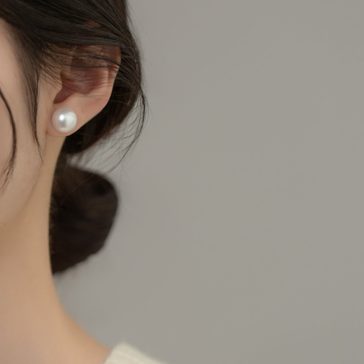 BIG PEARL STUD EARRINGS