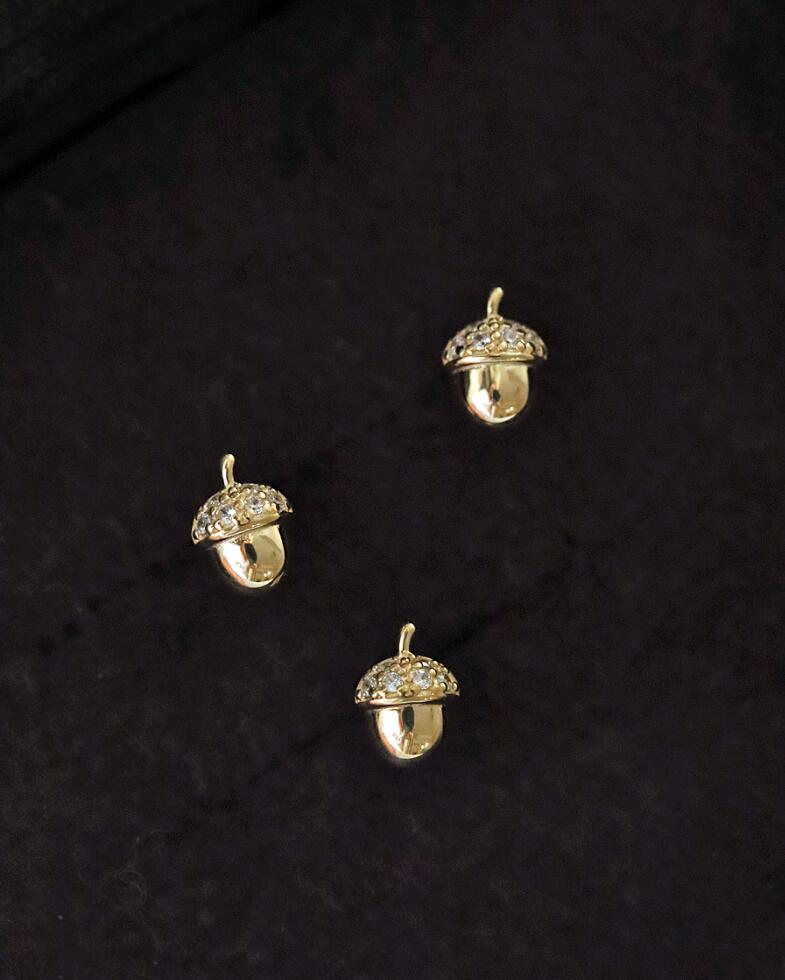 BOUCLES D'OREILLES STUD POMME DE PIN