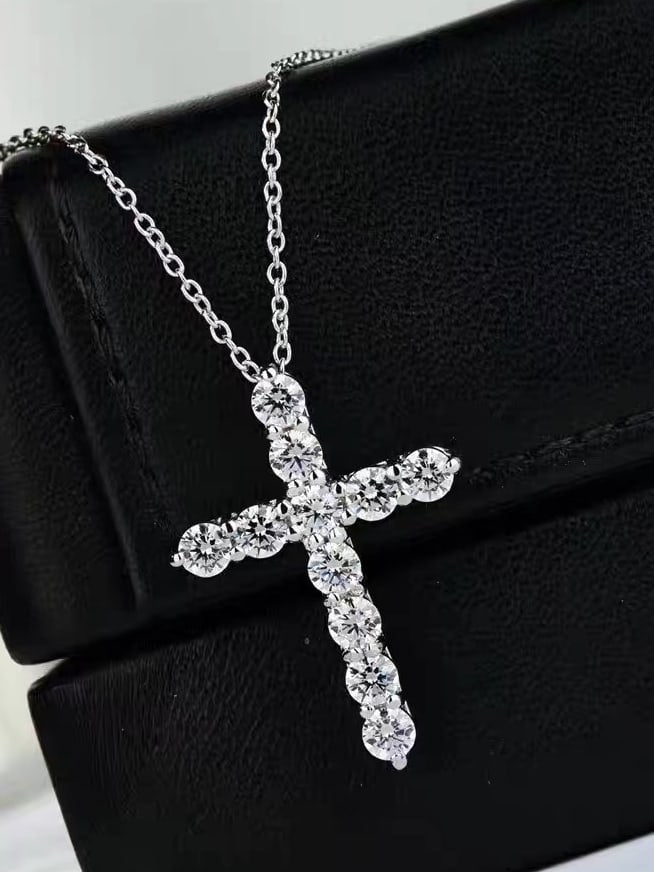 COLLIER CROSS CHIC
