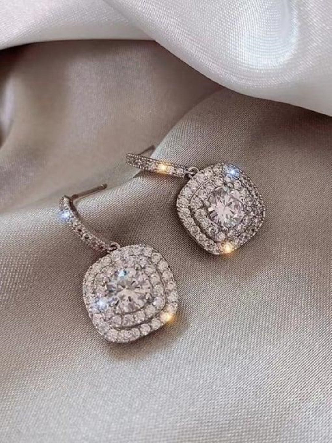 DIANE MOISSANITE EARRINGS