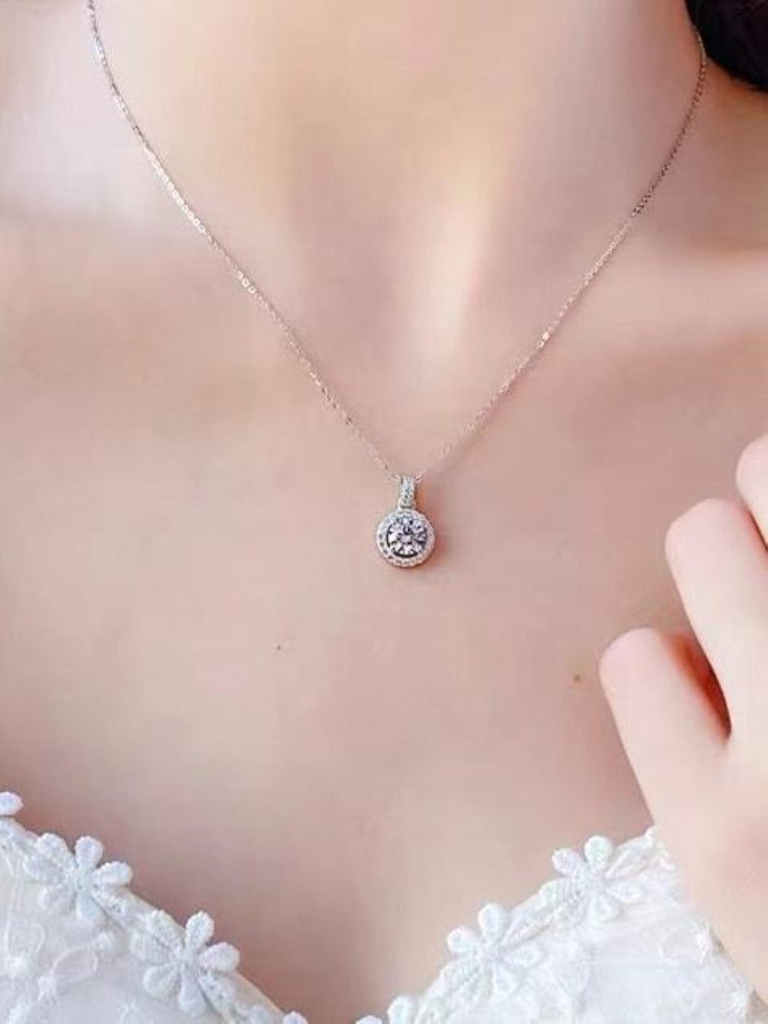 JANE MOISSANITE NECKLACE
