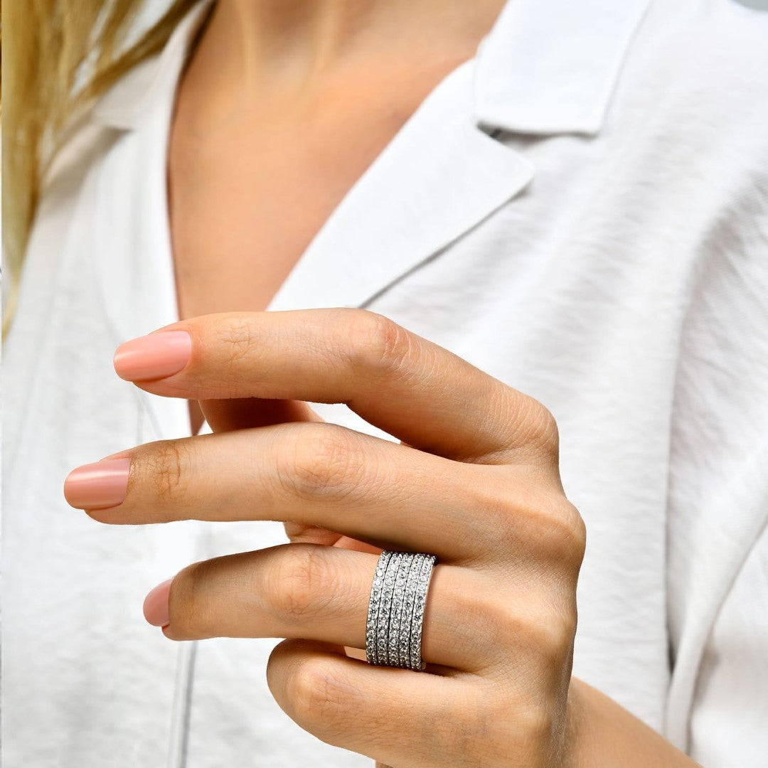 Sterling silver rhodium-plated Bague Olympia ring with emerald green, ruby purple, sapphire blue, and white stones displayed on a hand.