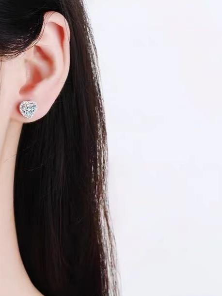 BOUCLES D'OREILLES MOISSANITE COEUR