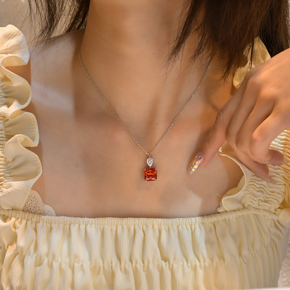 COLLIER SIGNITY DROP ROUGE